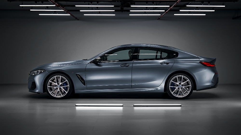 P90352026_lowRes_the-new-bmw-8-series