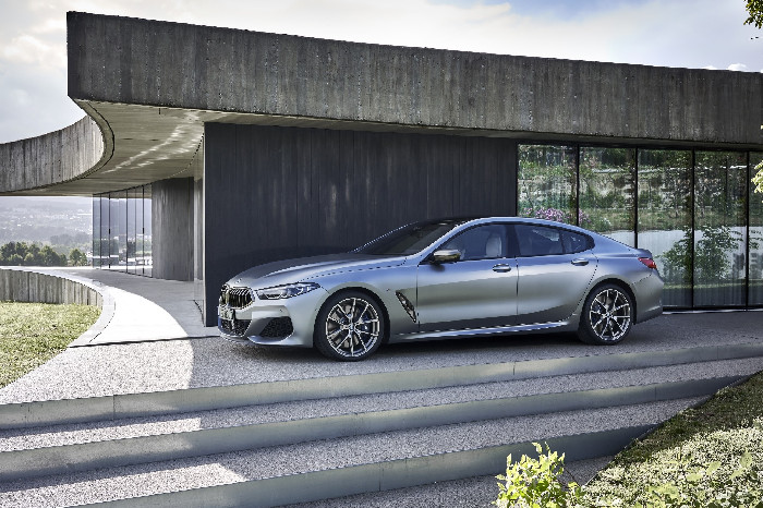 P90351057_lowRes_the-new-bmw-8-series