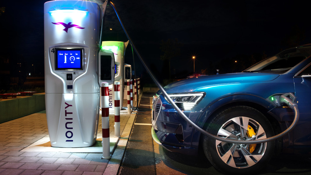 Audi-etron-electric-charging-blog-1000x562